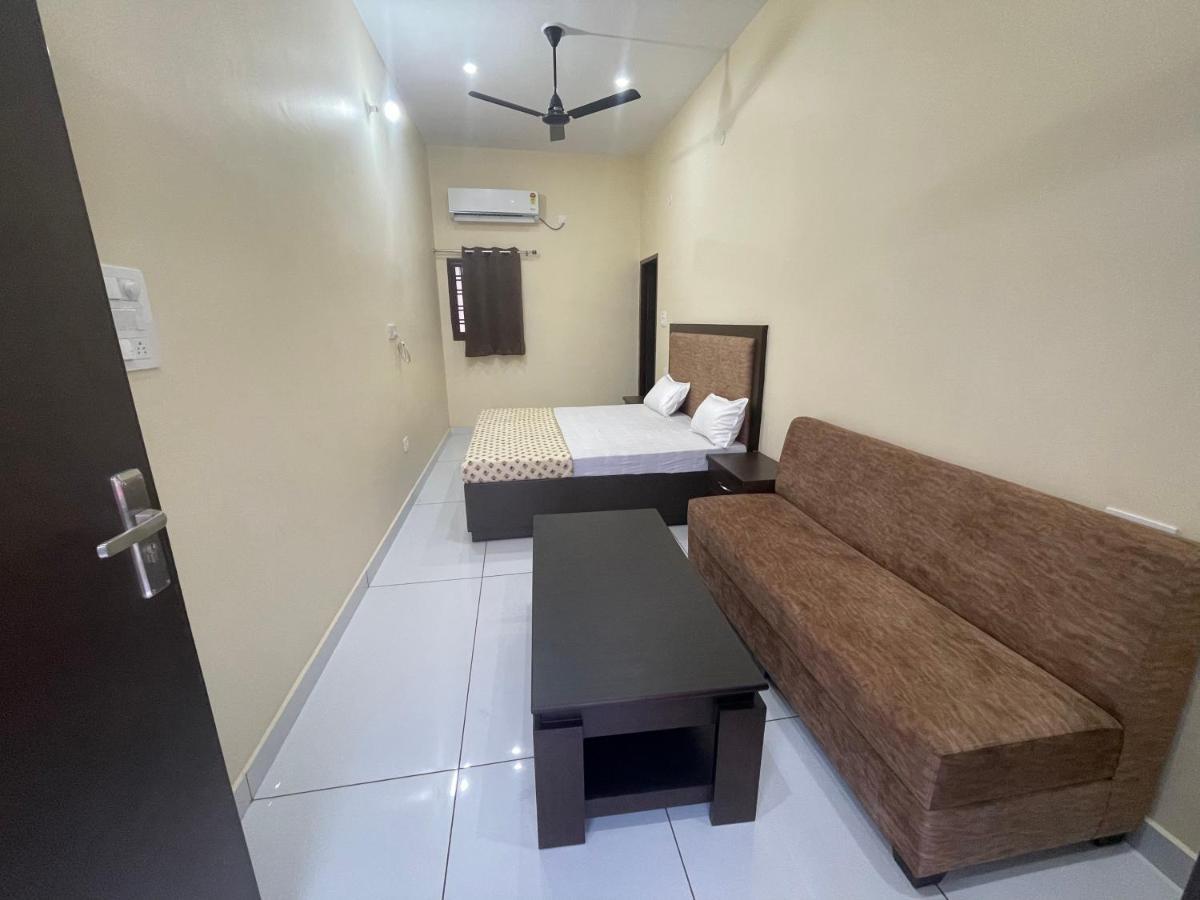 Bld Restaurant And Home Stay Dehradun Esterno foto