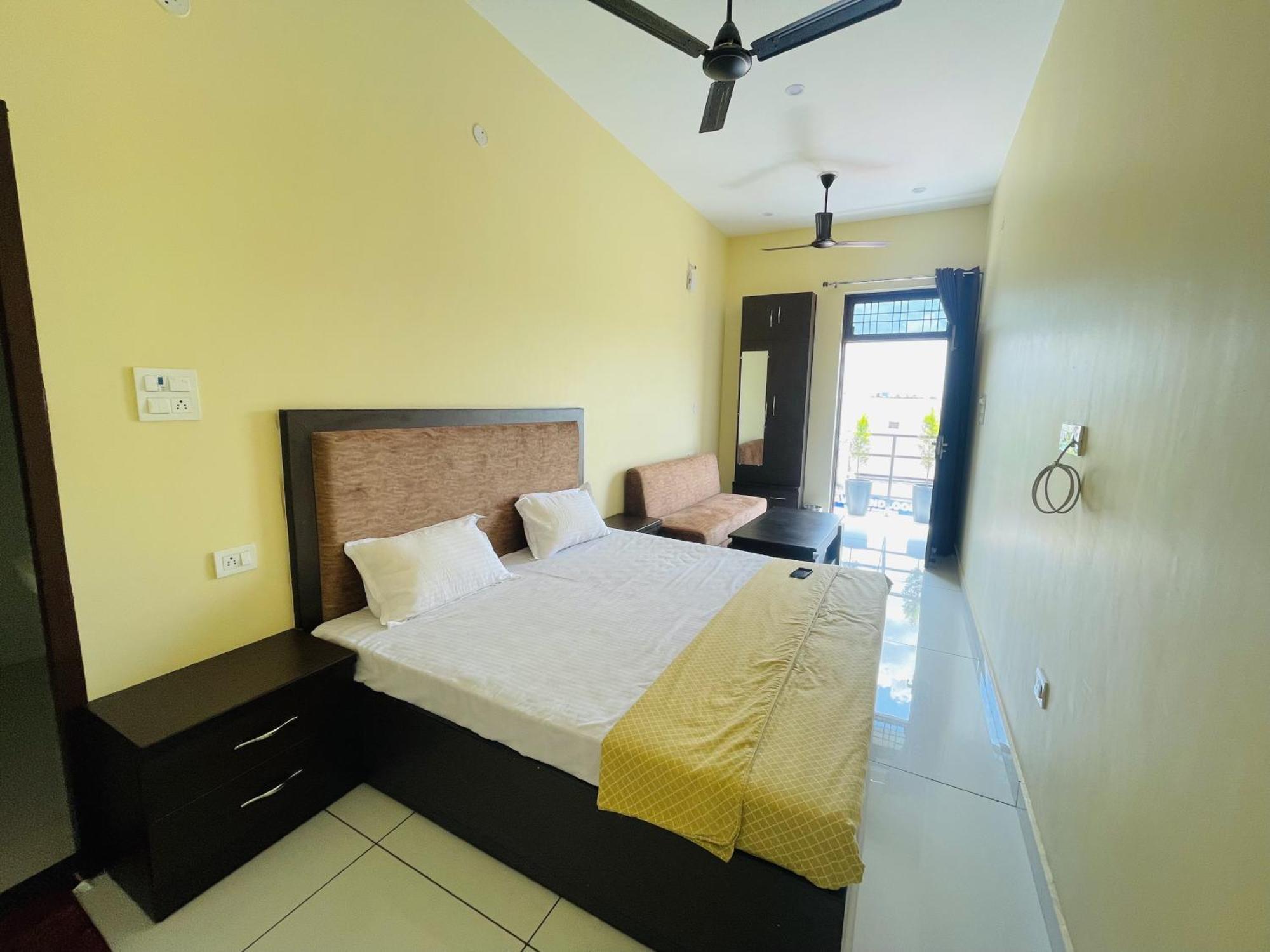 Bld Restaurant And Home Stay Dehradun Esterno foto